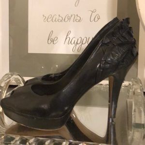 Vince Camuto Peep toe Pumps.